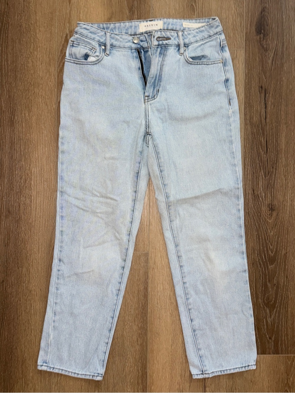PacSun Mom Jeans size 25 - Light Blue Denim Jeans with Contrast Stitching